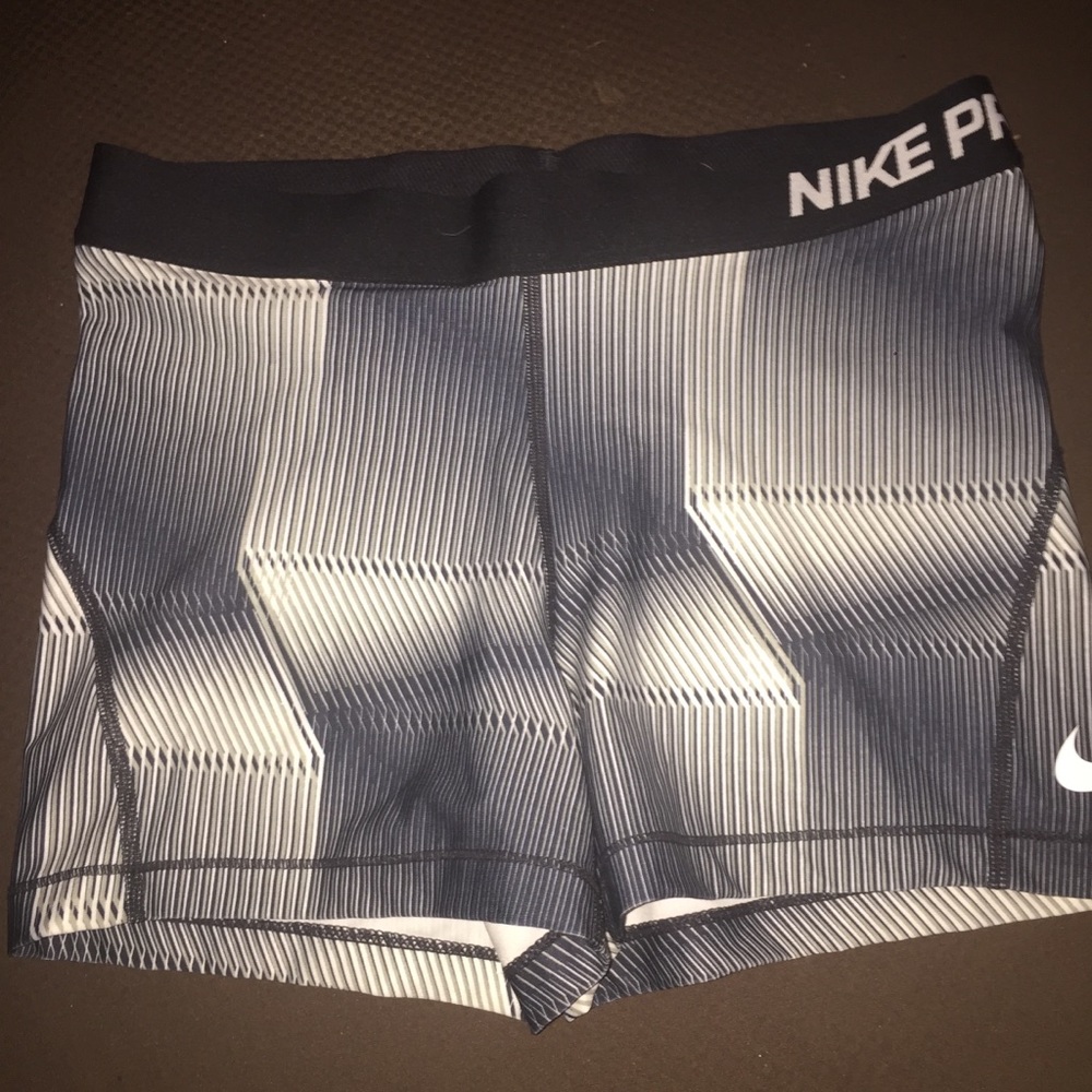 Woman’s Large Nike Pro Dri Fit Shorts NWOT
